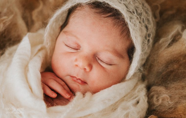 Newborn baby photographer in Tel Aviv. Anda Yoel baby girl in light white lace